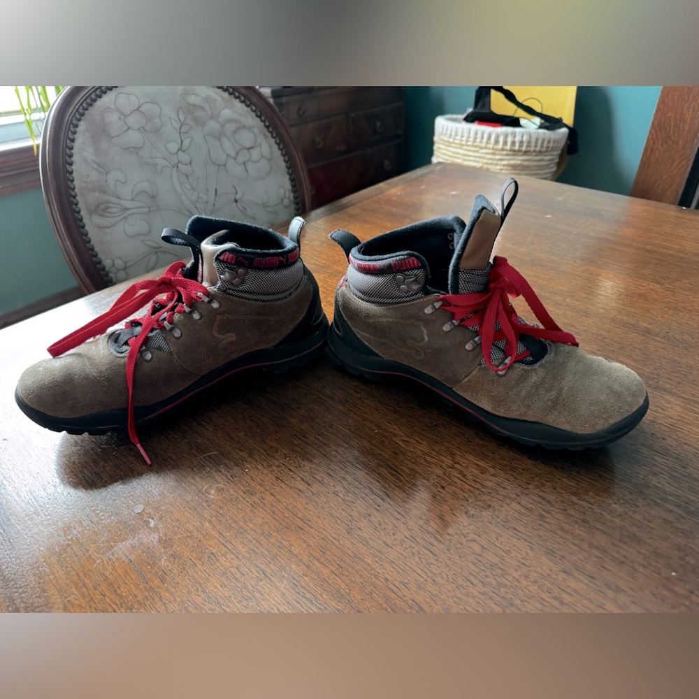 Puma stormcell hiking boots. Men/boy’s size 6.5.